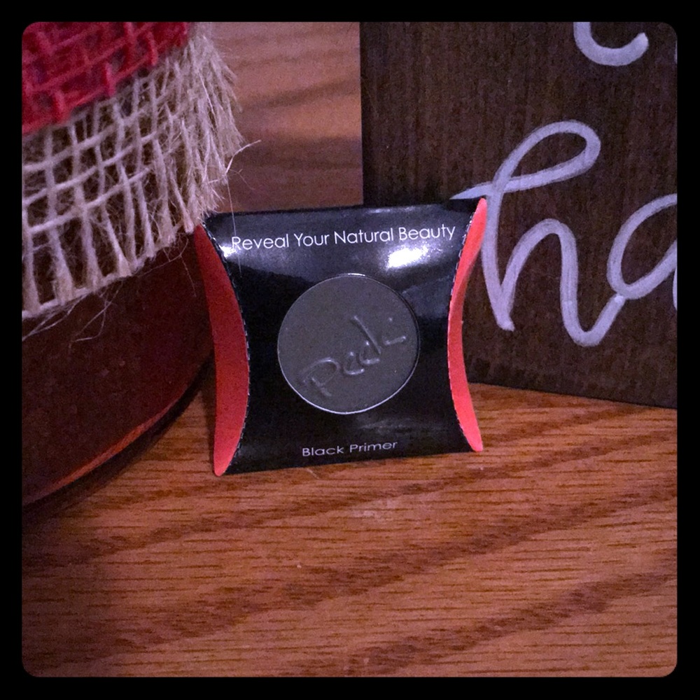 Peeku Black primer